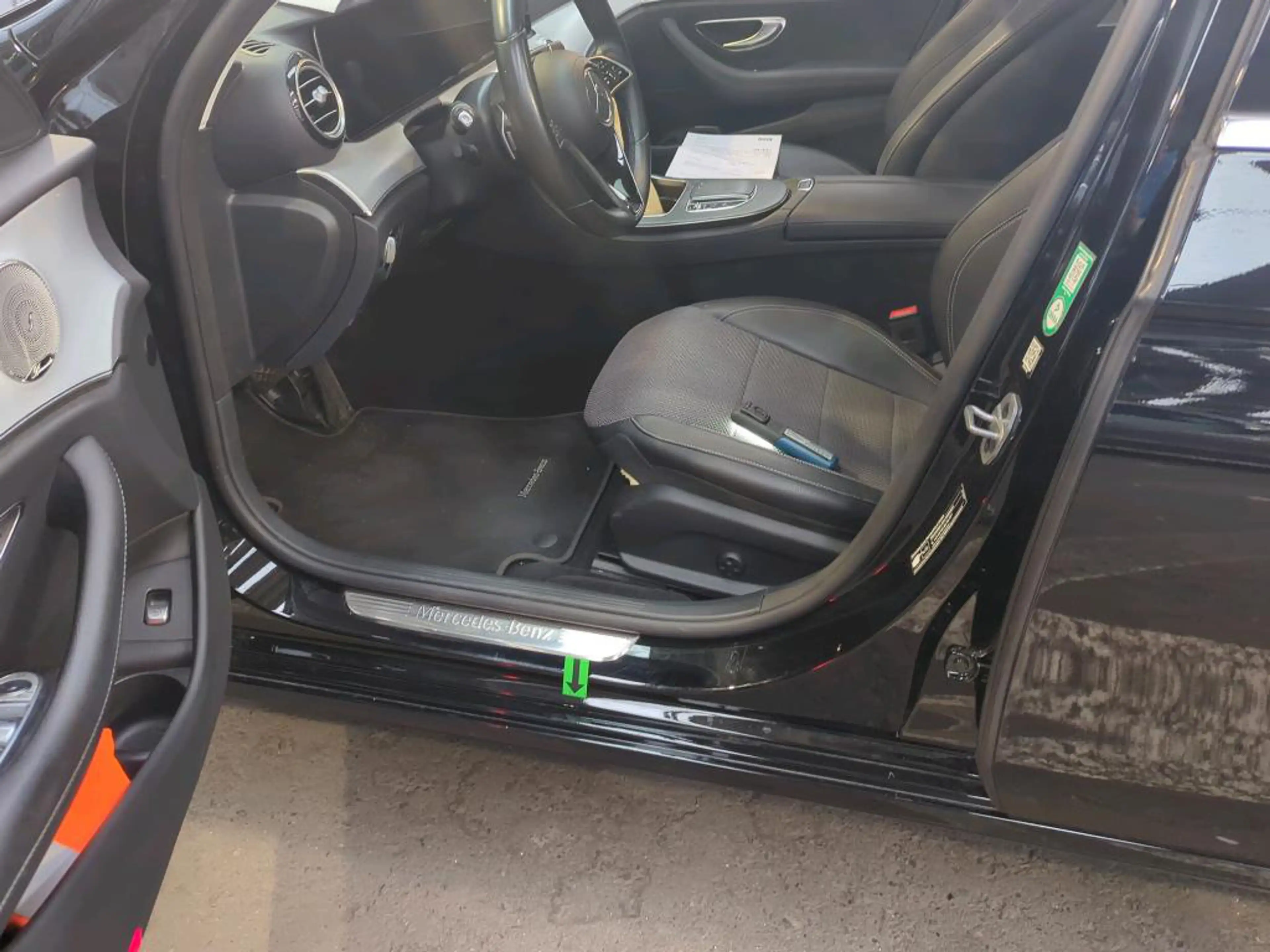 Mercedes-Benz E 300 NAVI LED RADIO MFL PANO SHZ GSD VC HUD AHK KAMERA MEMORY — photo 9