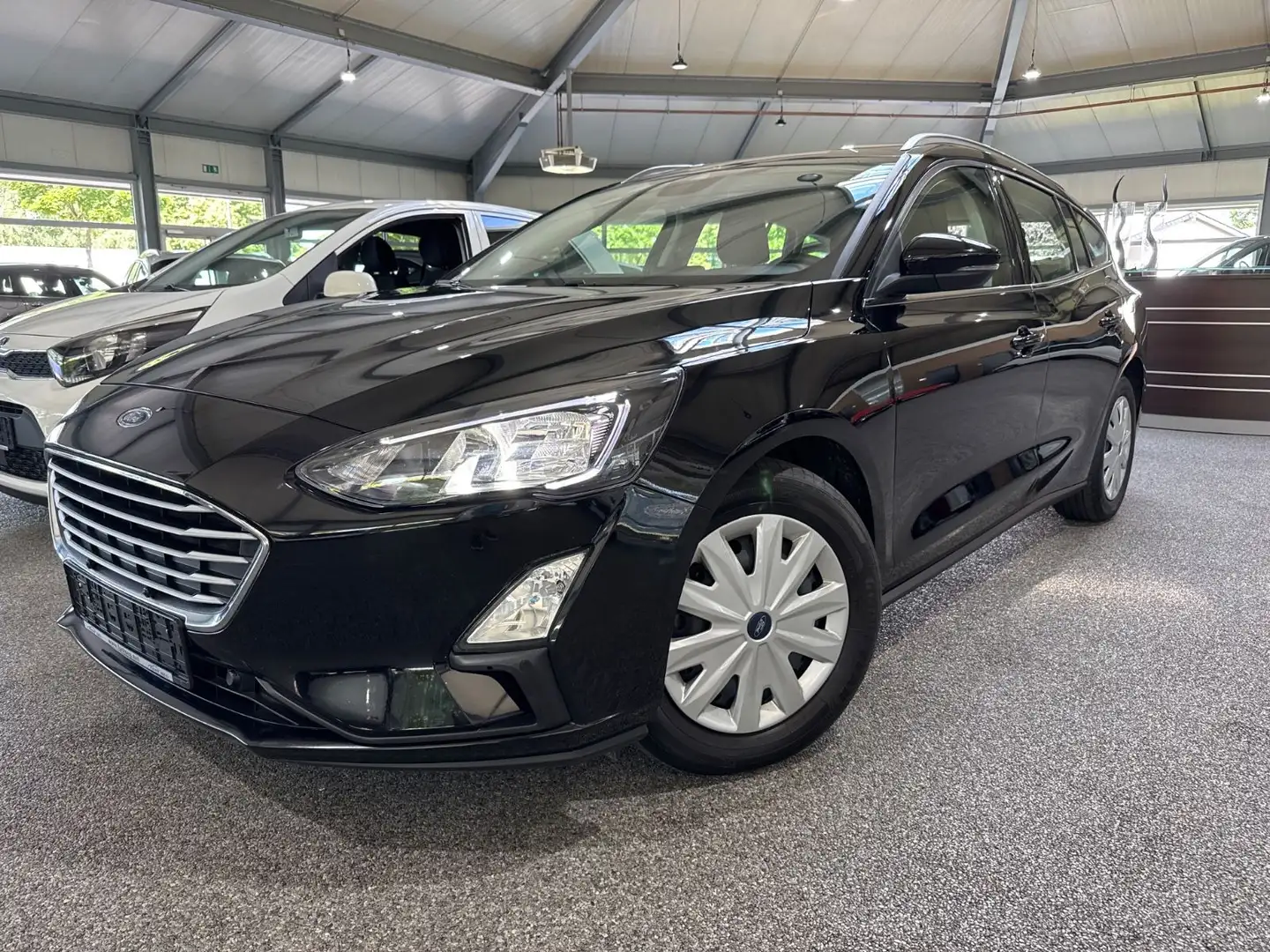 Ford Focus Tur Cool&Connect LED Navi RfK PDC Nero - 1