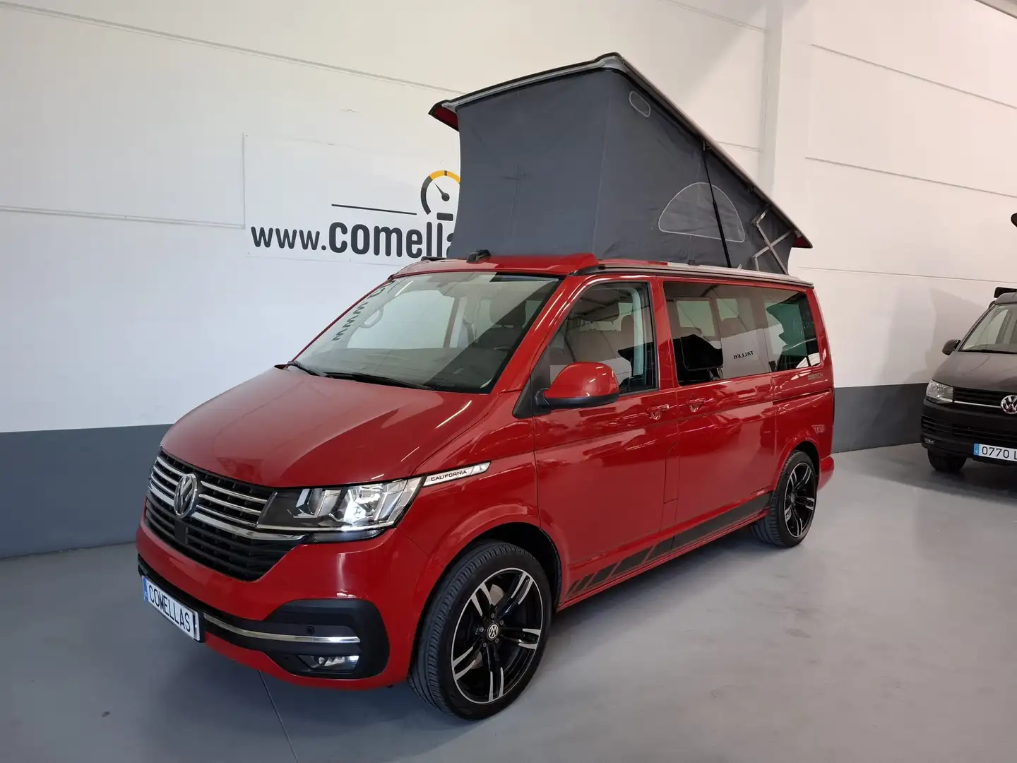 Volkswagen T6 California 2.0TDI BMT Beach Tour DSG 110kW Červená - 1