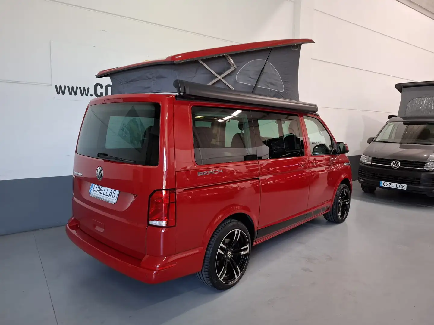Volkswagen T6 California 2.0TDI BMT Beach Tour DSG 110kW Červená - 2