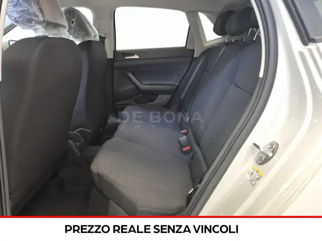 Volkswagen Polo view 8