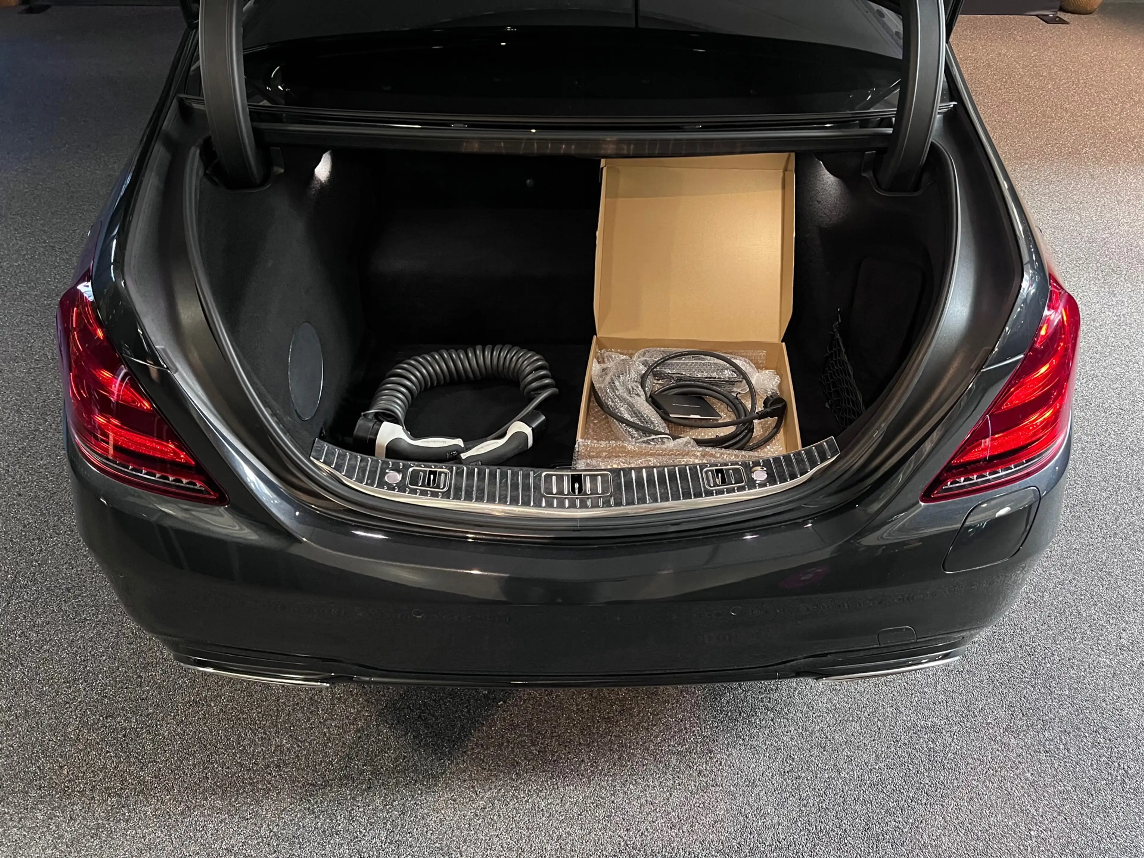 Mercedes-Benz S 560 E Lang Premium Plus AMG line Pano/Massage/360camera/ — photo 13