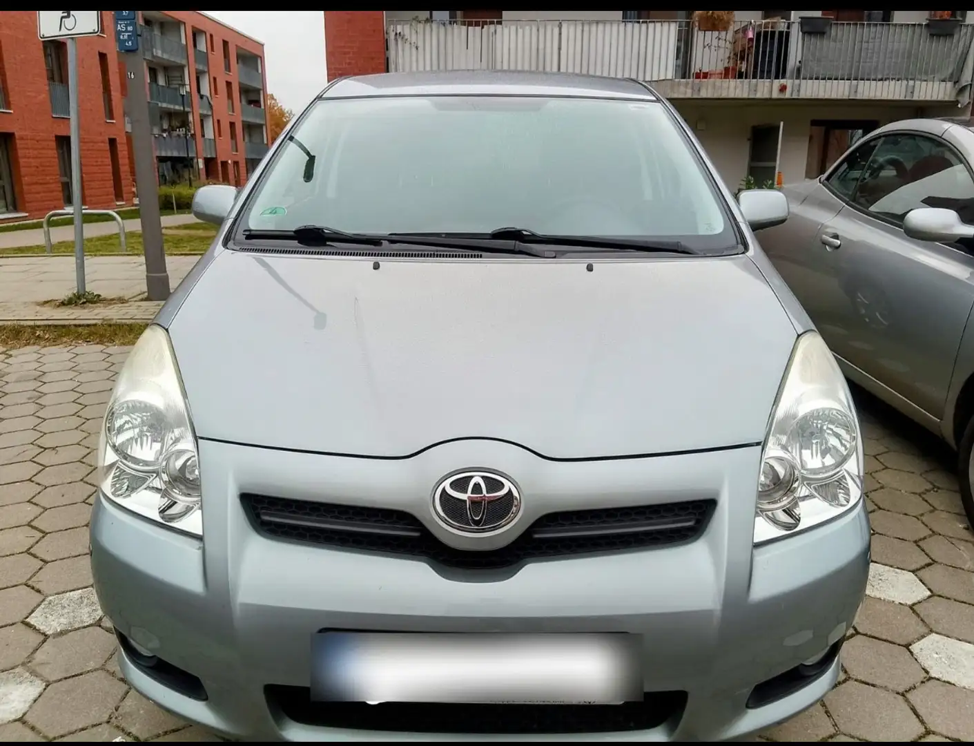Toyota Corolla Verso 2.2 D-4D DPF Luna - 1