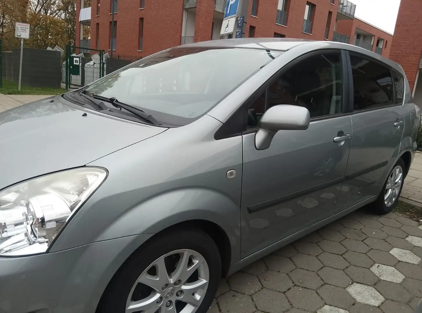 Toyota Corolla Verso 2.2 D-4D DPF Luna - 2