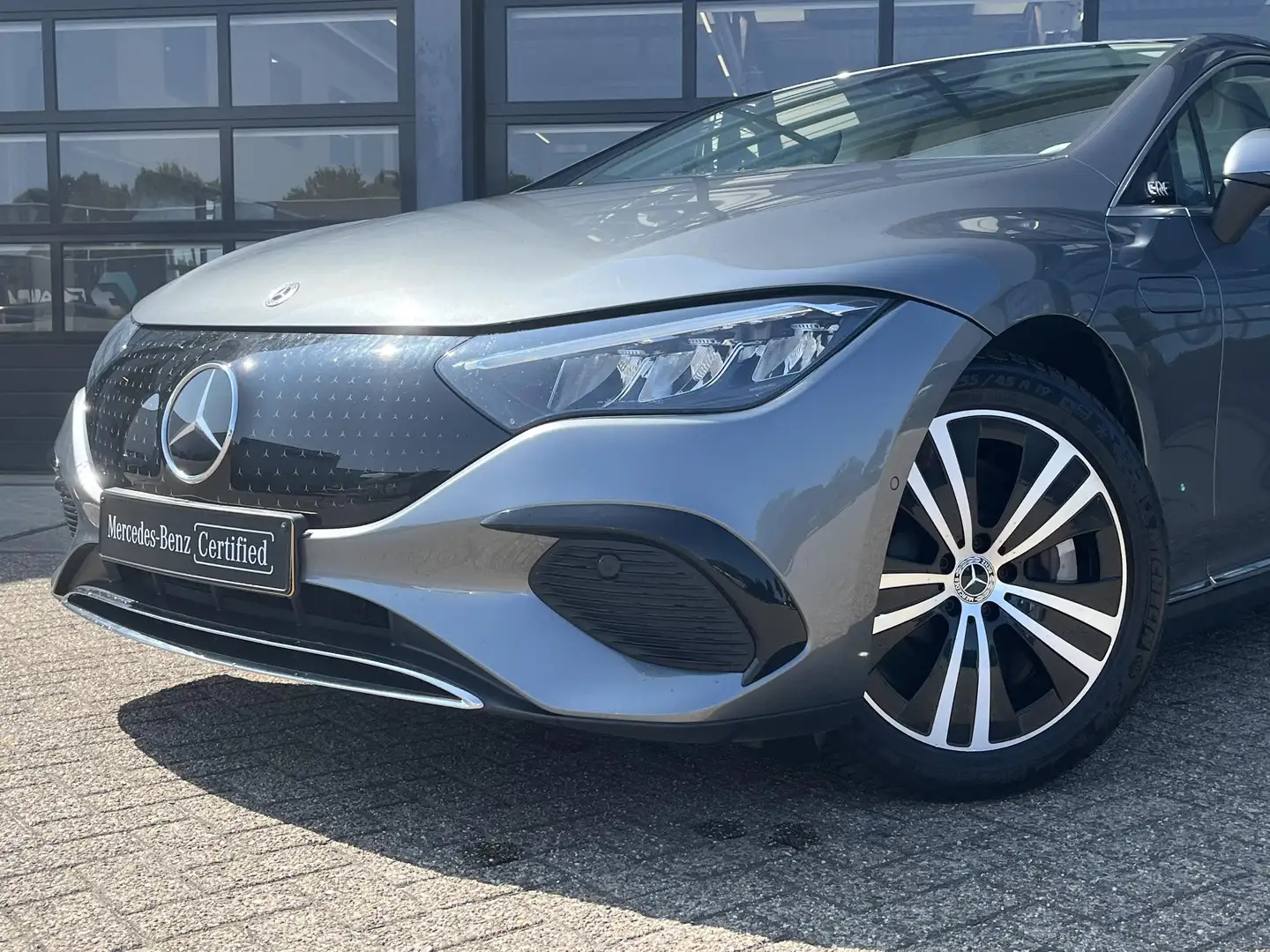 Mercedes-Benz EQE 300 Luxury Line 89 kWh Grijs - 2