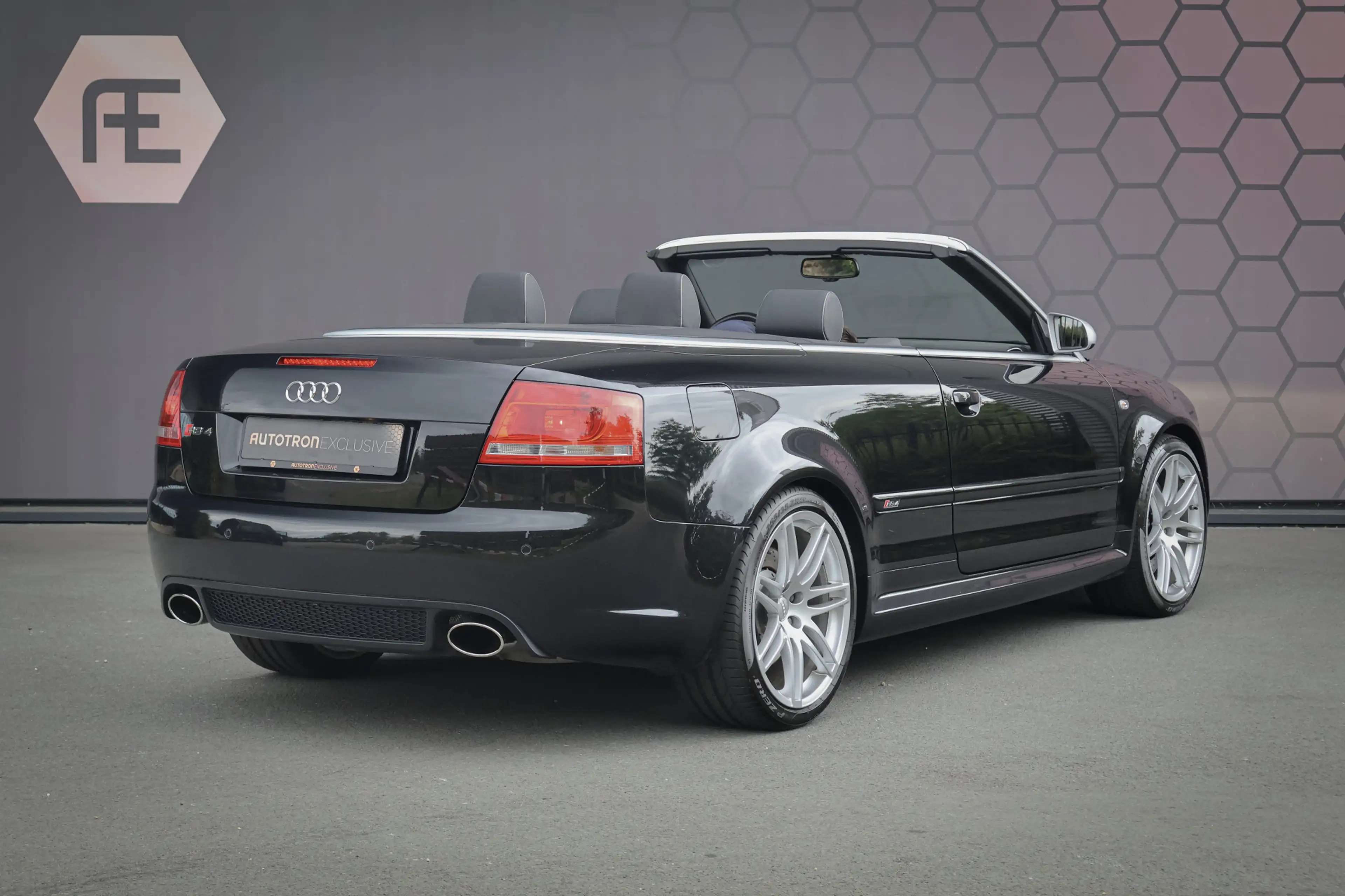 Audi RS4 Cabriolet 4.2 V8 RS 4 quattro | HANDGESCHAKELD | S — photo 2