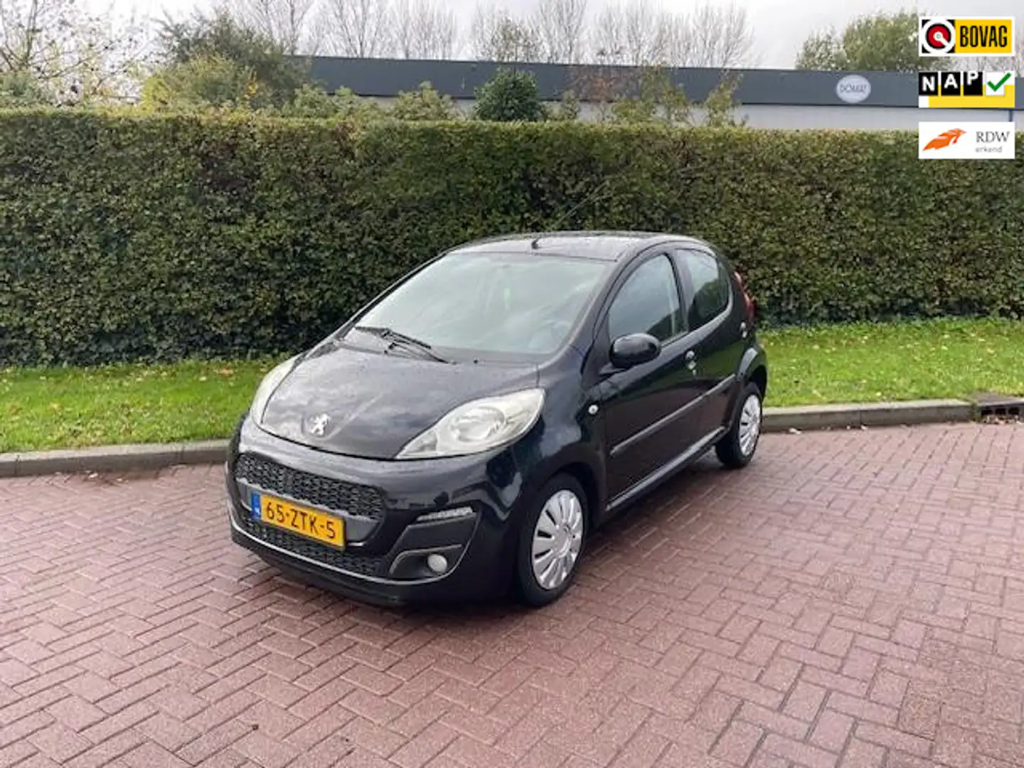 Peugeot 107 1.0 Active Zwart - 1