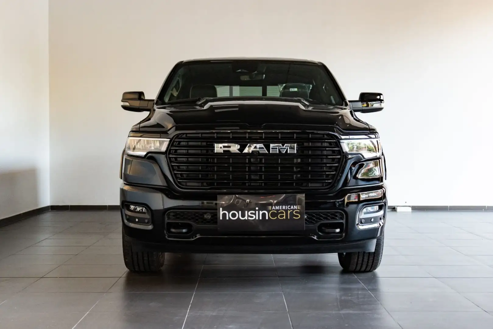 RAM RAM 1500 Laramie Todoterreno  Automático de 4 Pue Negro - 2