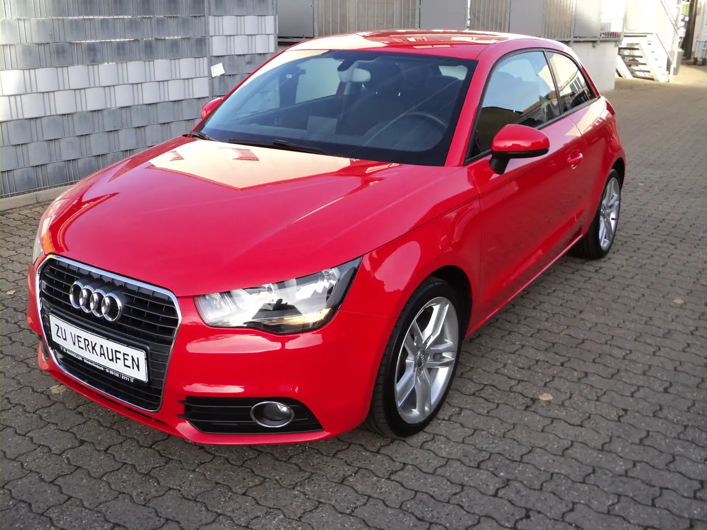 Audi A1 A1 1.2 TFSI Attraction Rot - 2