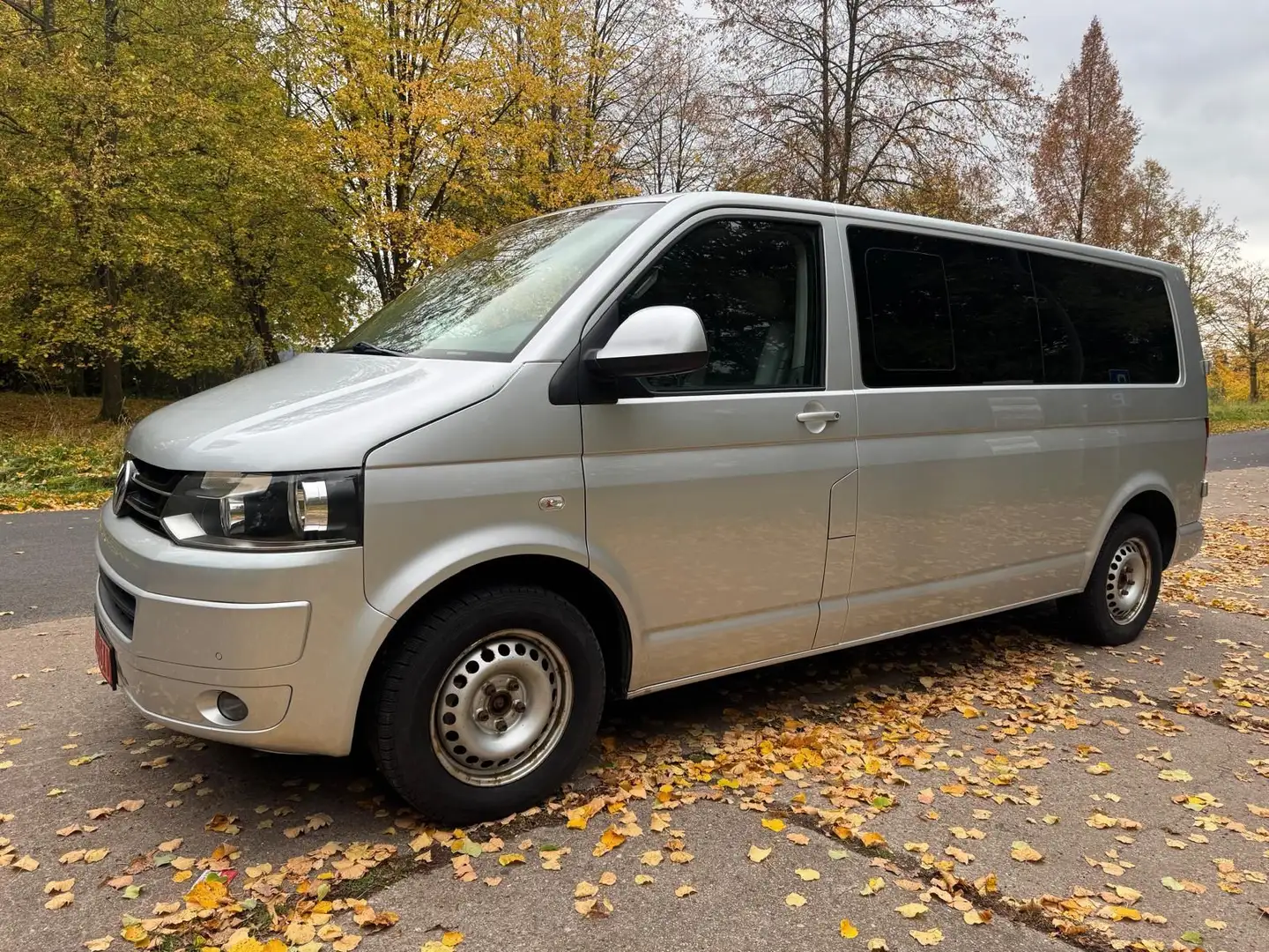 Volkswagen T5 Caravelle Comf. lang *DSG*Klimaaut*9Sitz*PDC Silber - 2