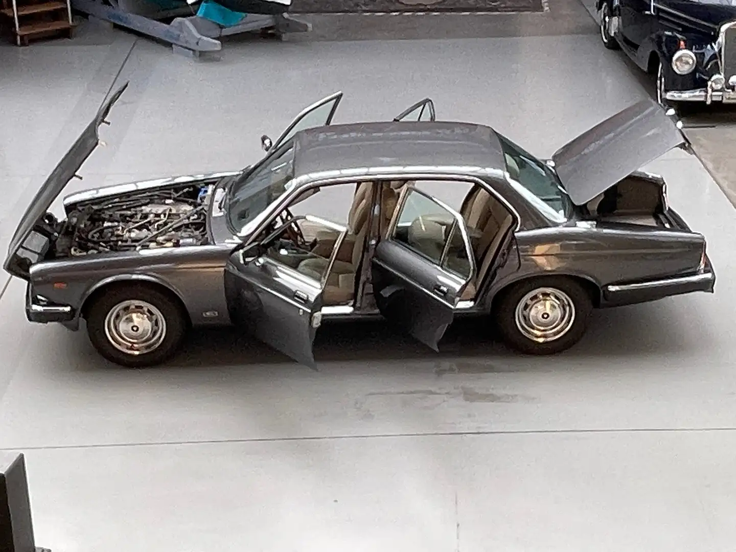 Jaguar XJ12 5,3 HE Sovereign Grey - 2