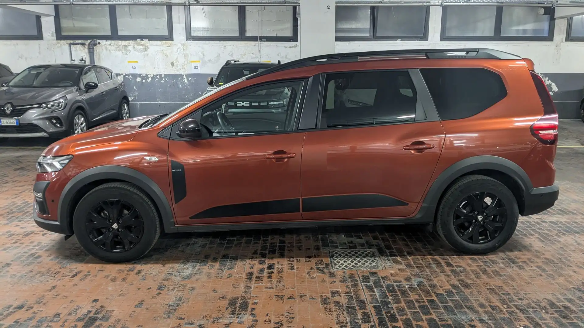 Dacia Jogger Jogger 1.0 TCe GPL 100 CV 5 posti Extreme Up Arancione - 2