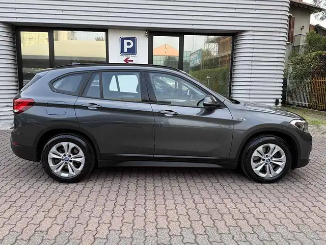 BMW X1 view 4