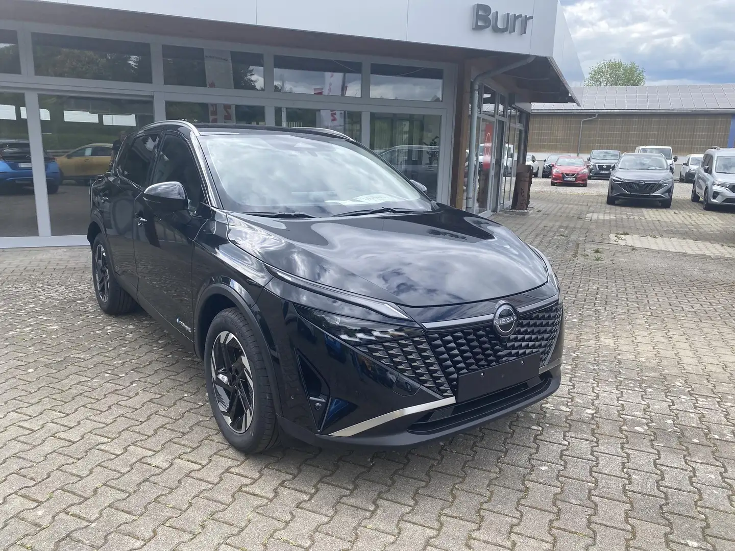 Nissan Qashqai 1.5 VC-T e-Power N-Connecta Komfortp Winterpake... Zwart - 2