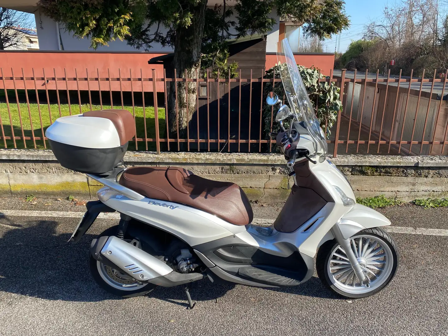 Piaggio Beverly 300 Білий - 1