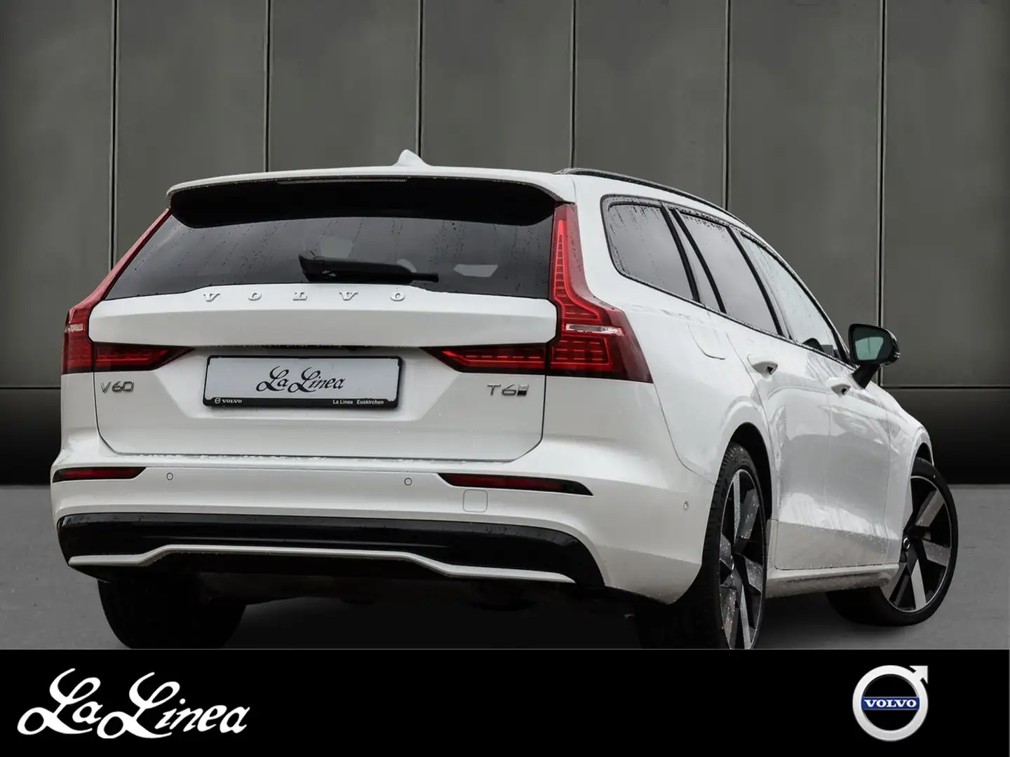 Volvo V60 T6 Recharge Plug-In Hybrid AWD Plus Dark Weiß - 2