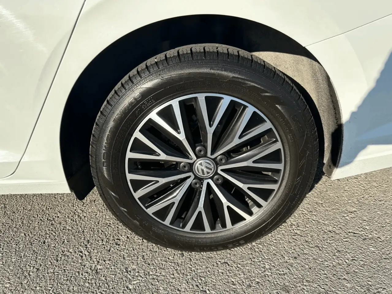 Volkswagen Jetta снимка Volkswagen Jetta