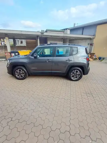 Jeep Renegade view 9