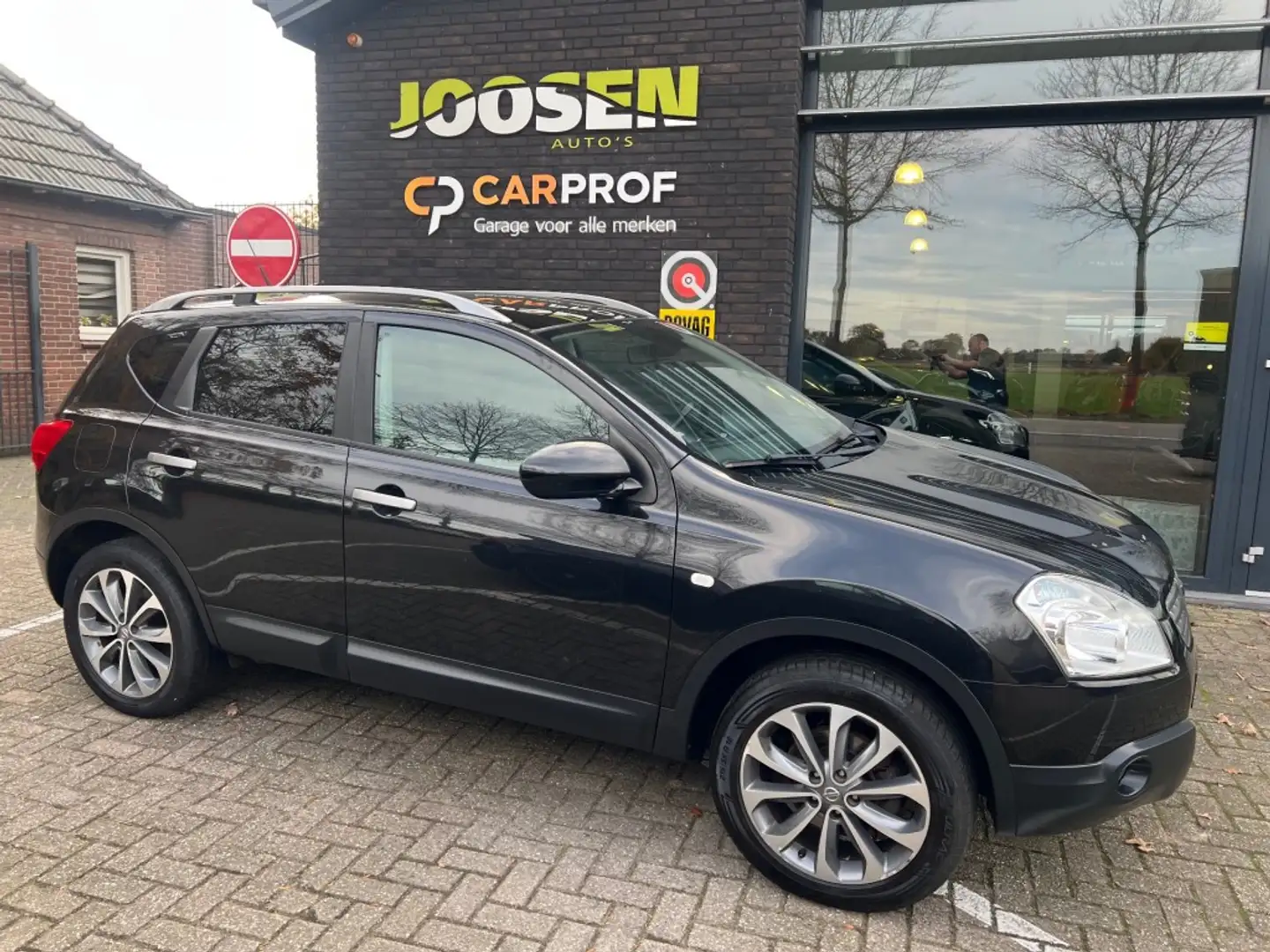 Nissan Qashqai 1.6 CONNECT EDITION Zwart - 2