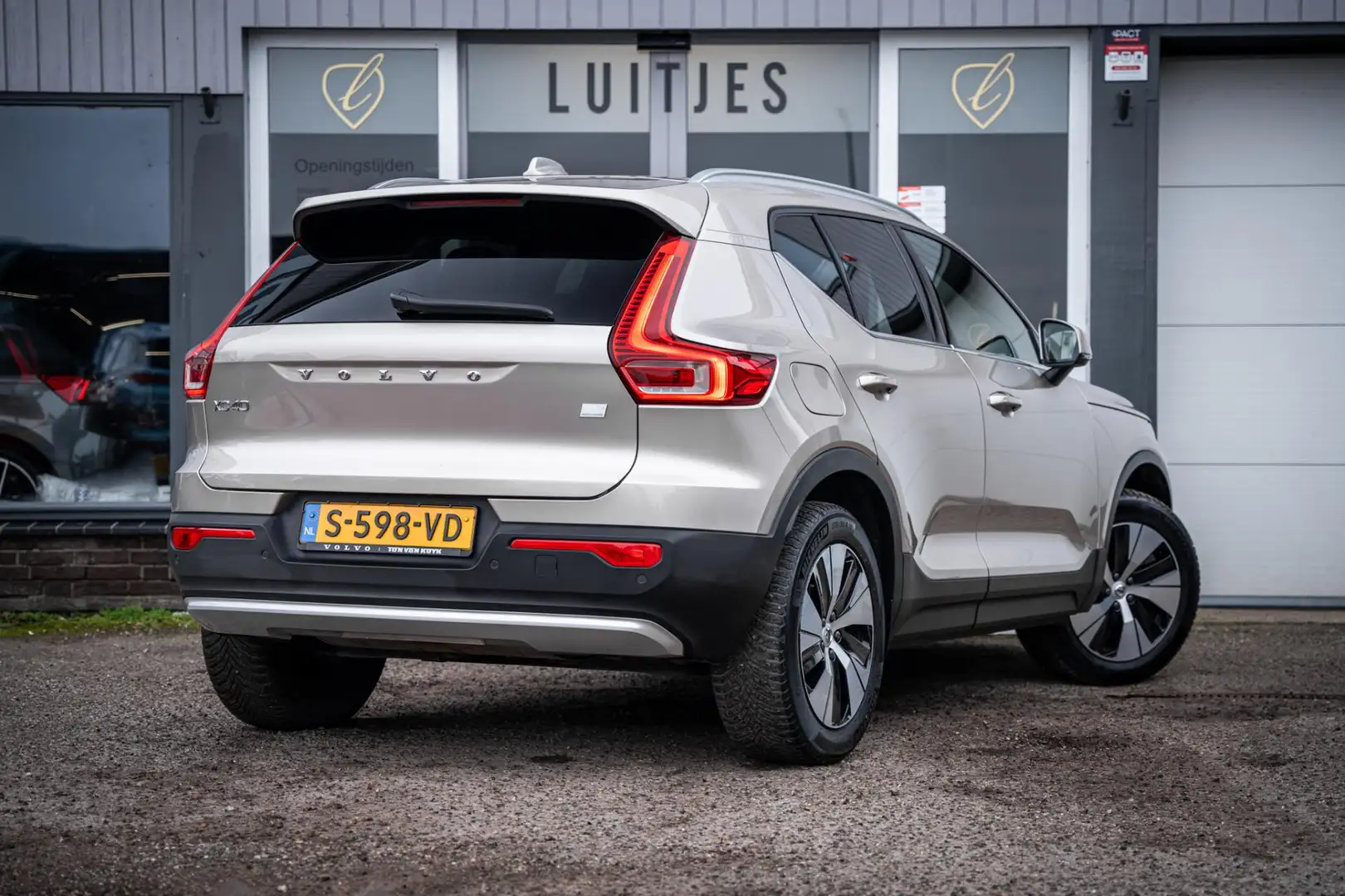 Volvo XC40 1.5 T4 Plug-In hybrid Plus Bright I NL-auto I Harm Gris - 2