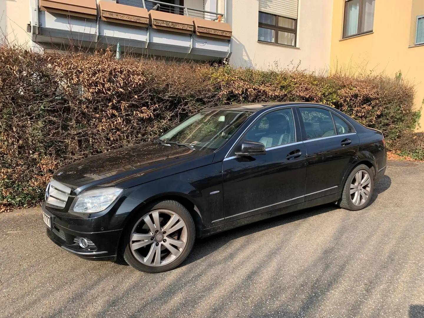 Mercedes-Benz 200 C200 CGI BlueEfficiency Avantgarde Černá - 1