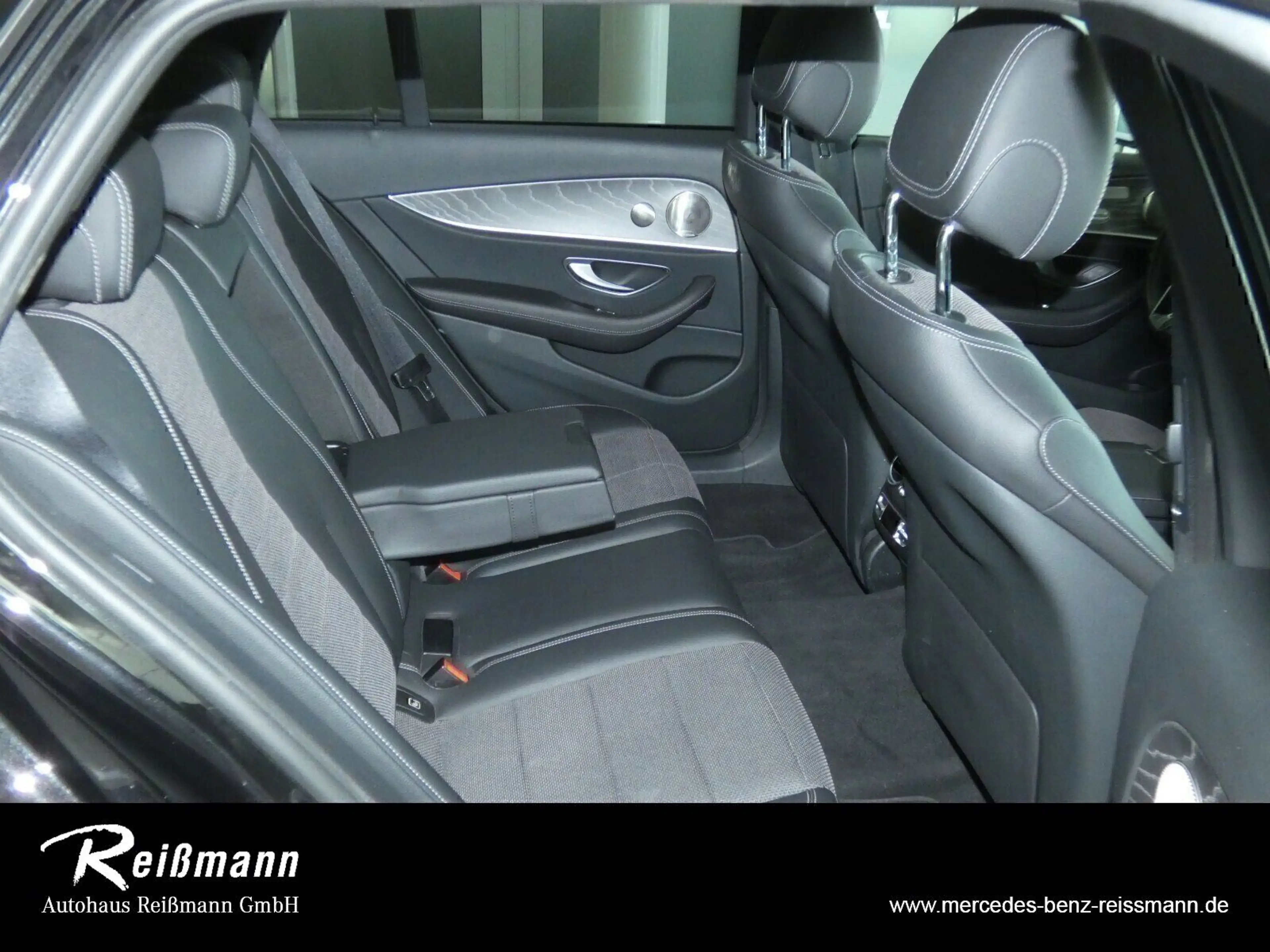 Mercedes-Benz E 300 de T-Modell AMG Memory, AHK, 360, Sound, — photo 13