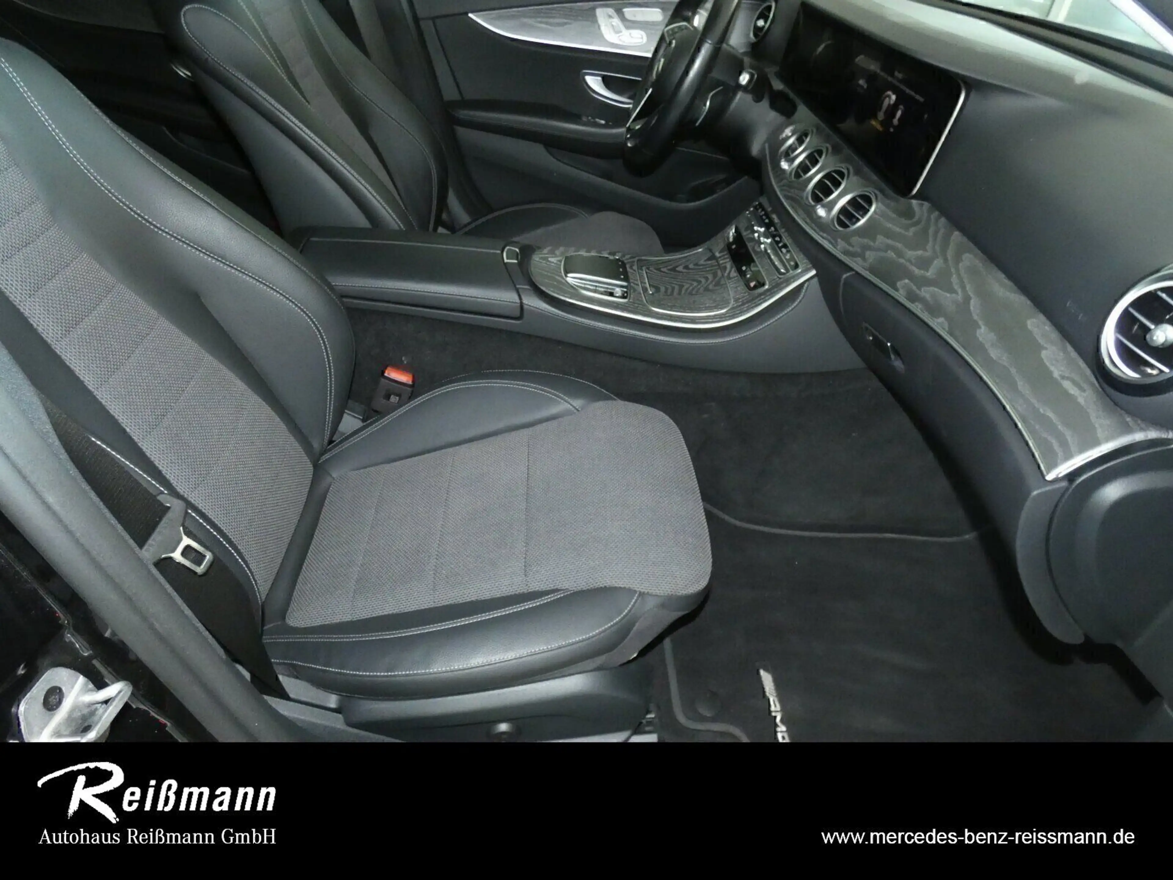 Mercedes-Benz E 300 de T-Modell AMG Memory, AHK, 360, Sound, — photo 14