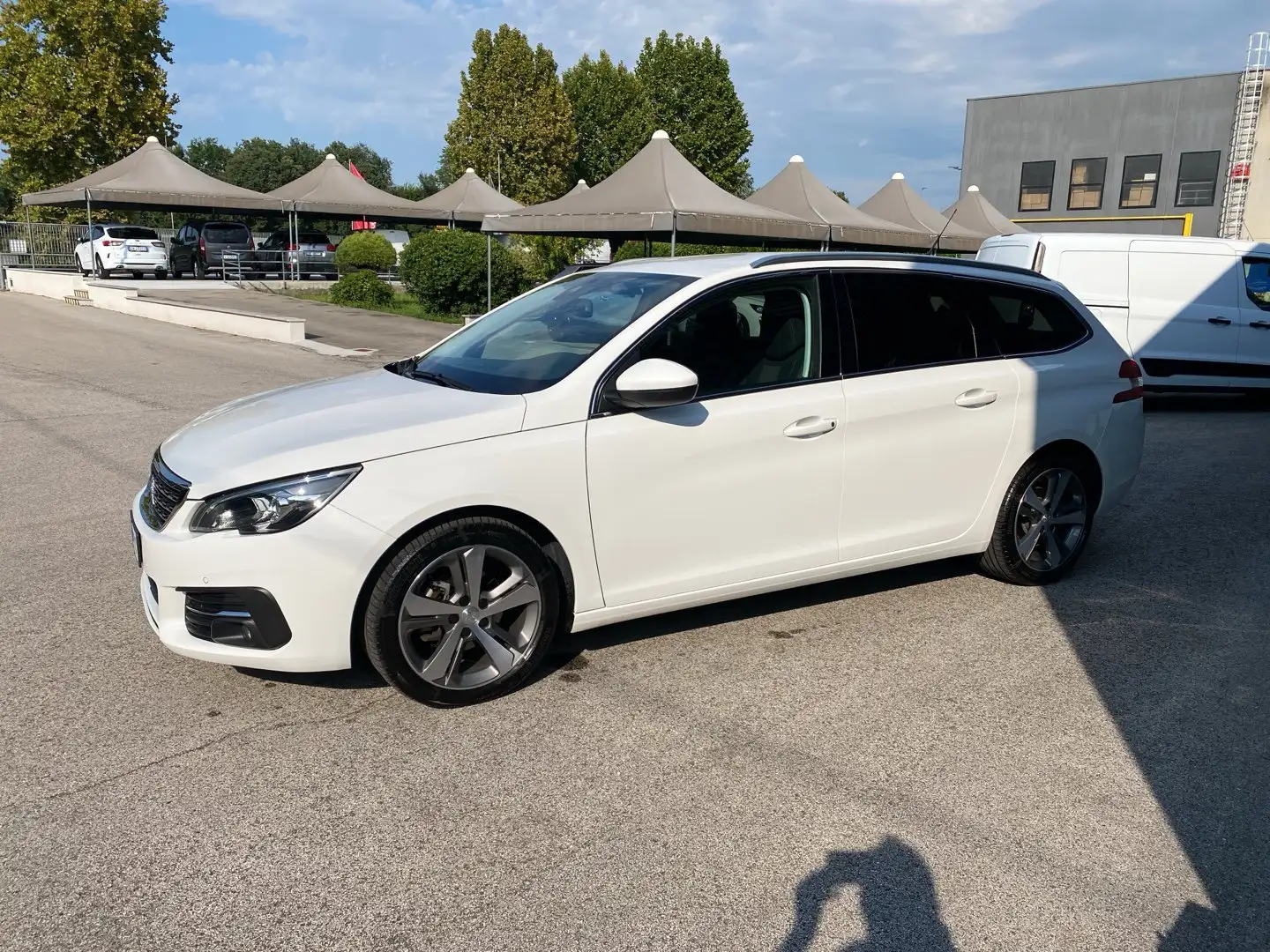 Peugeot 308 308 BlueHDi 130 S&S SW Allure Biały - 1