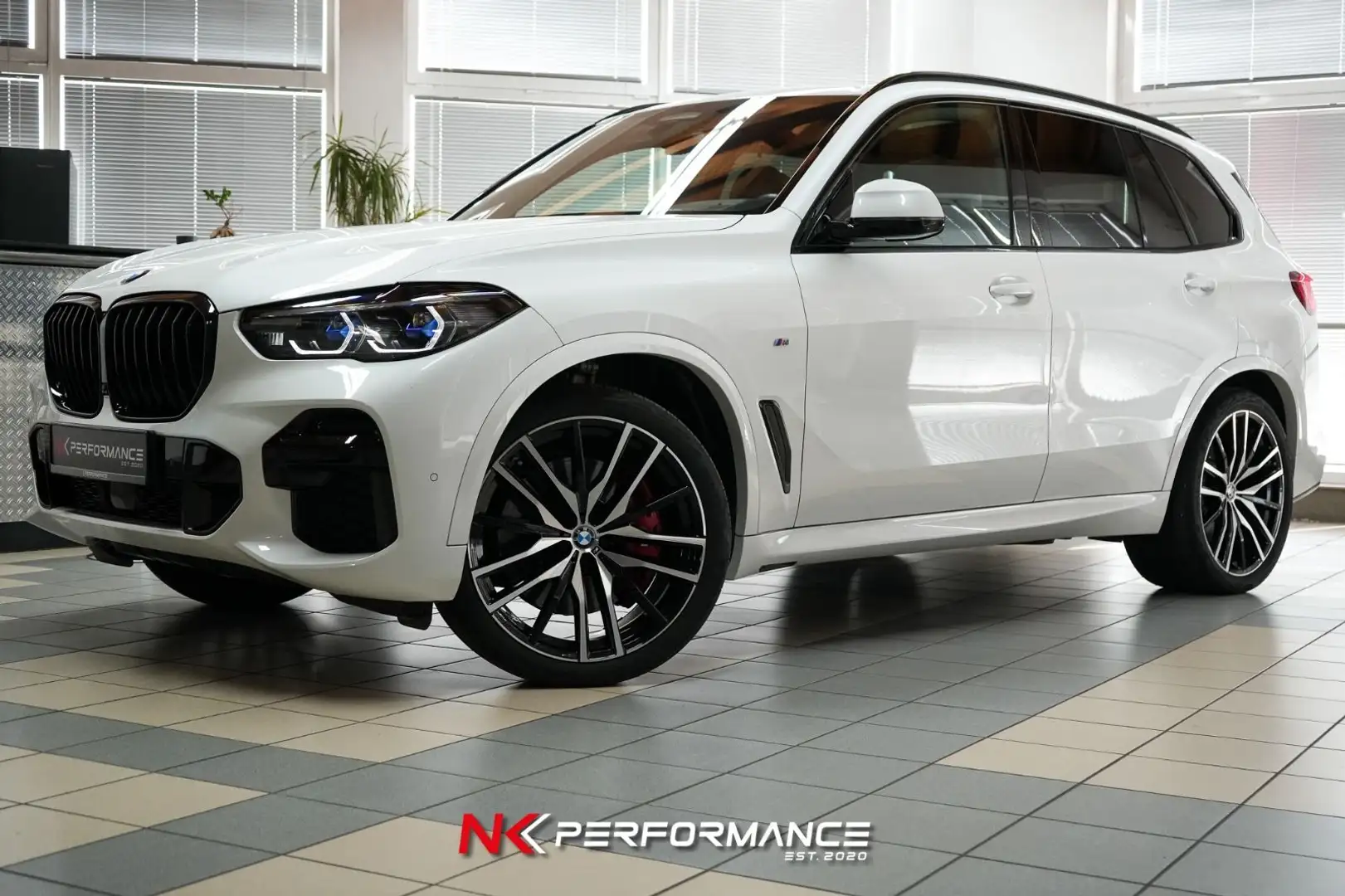 BMW X5 xDrive 40 d M Sport / B&W / TV / PANO / AHK Wit - 1