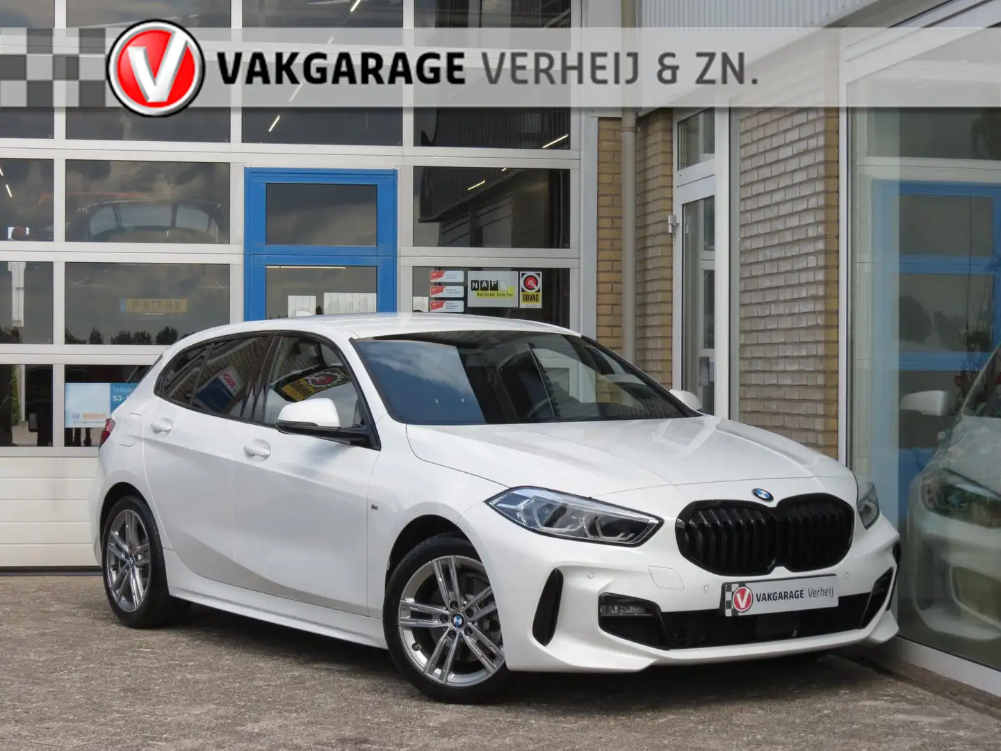 BMW 116 116i M-Sport CarPlay|LED|Cruise|Clima|PDC|Stoel Ve Wit - 1