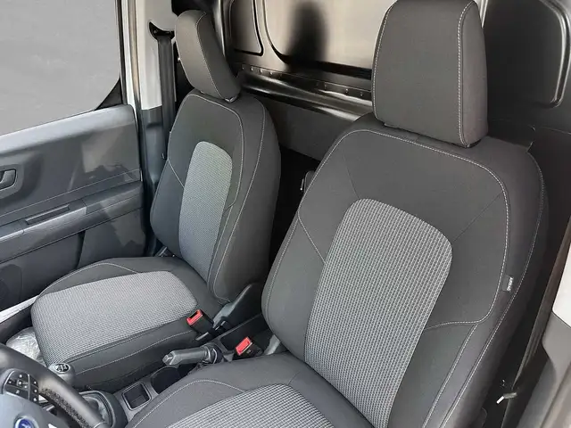 Ford Transit Courier view 10