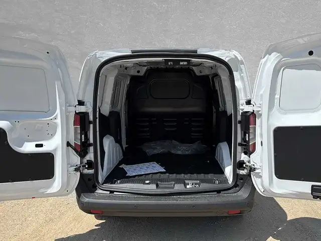 Ford Transit Courier view 4