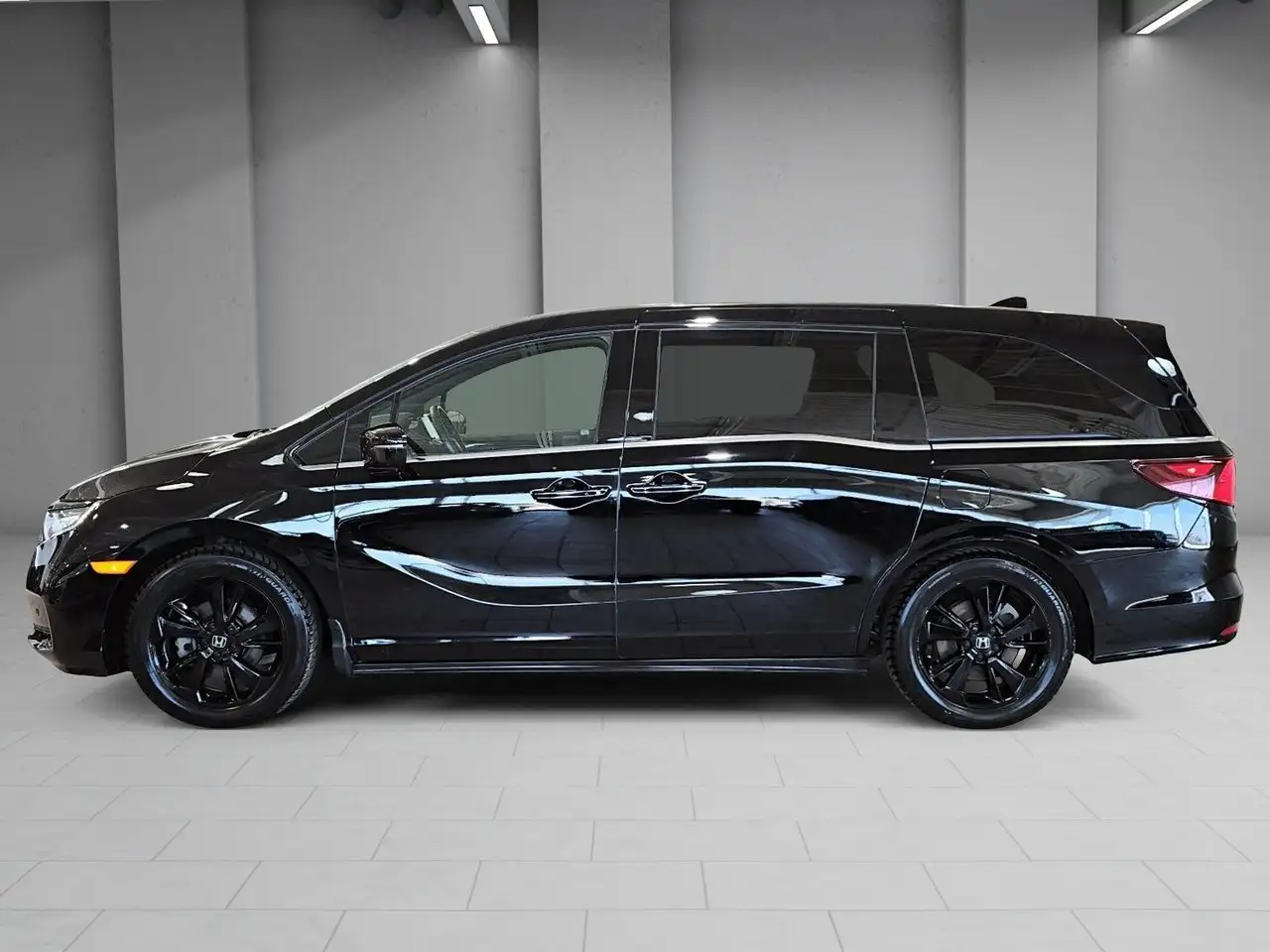 Honda Odyssey снимка Honda Odyssey
