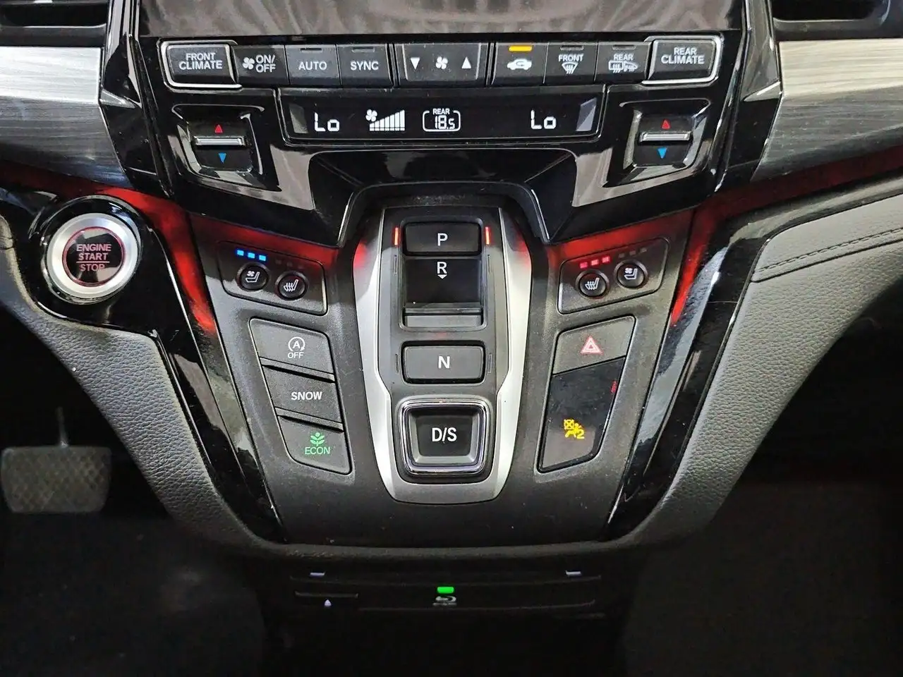 Honda Odyssey снимка Honda Odyssey