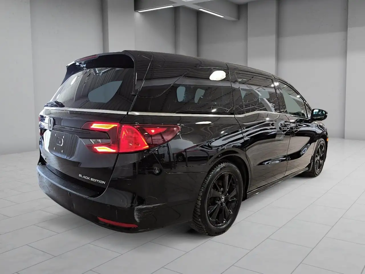 Honda Odyssey снимка Honda Odyssey