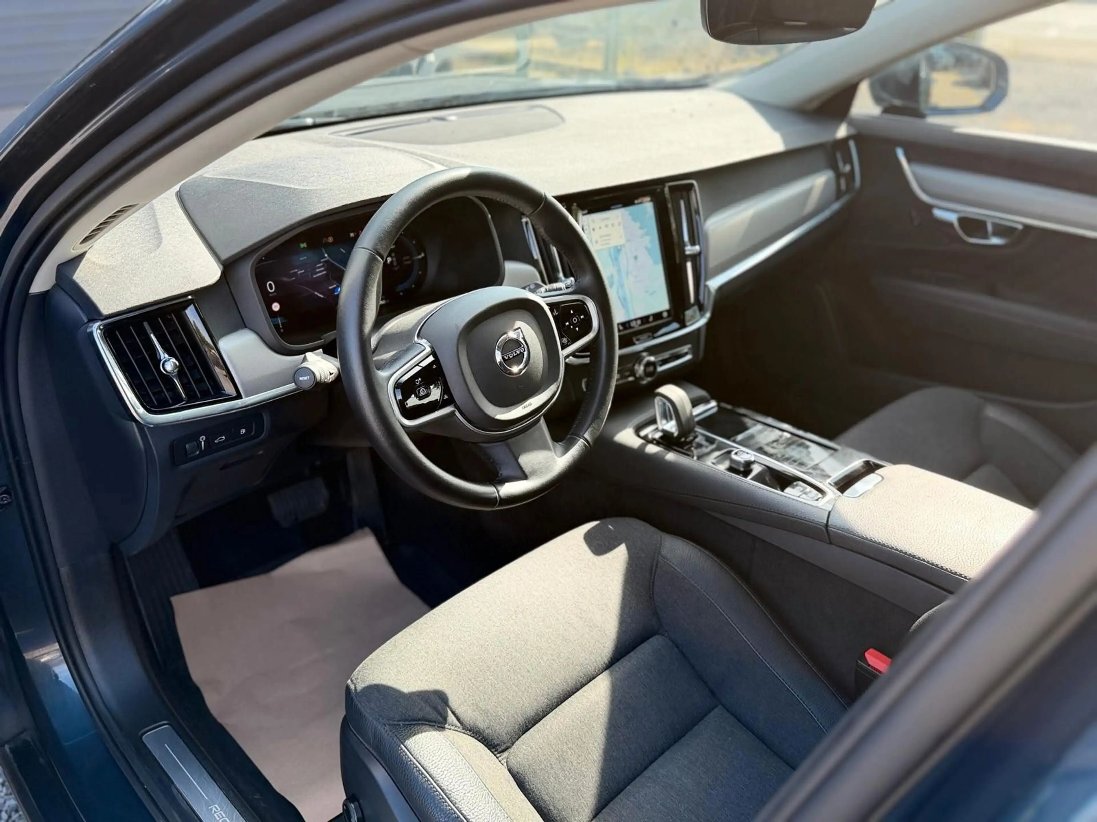 Volvo V90 Volvo V90,Inscription,360°,T-Winkel,8Fach B,SHZ — photo 12