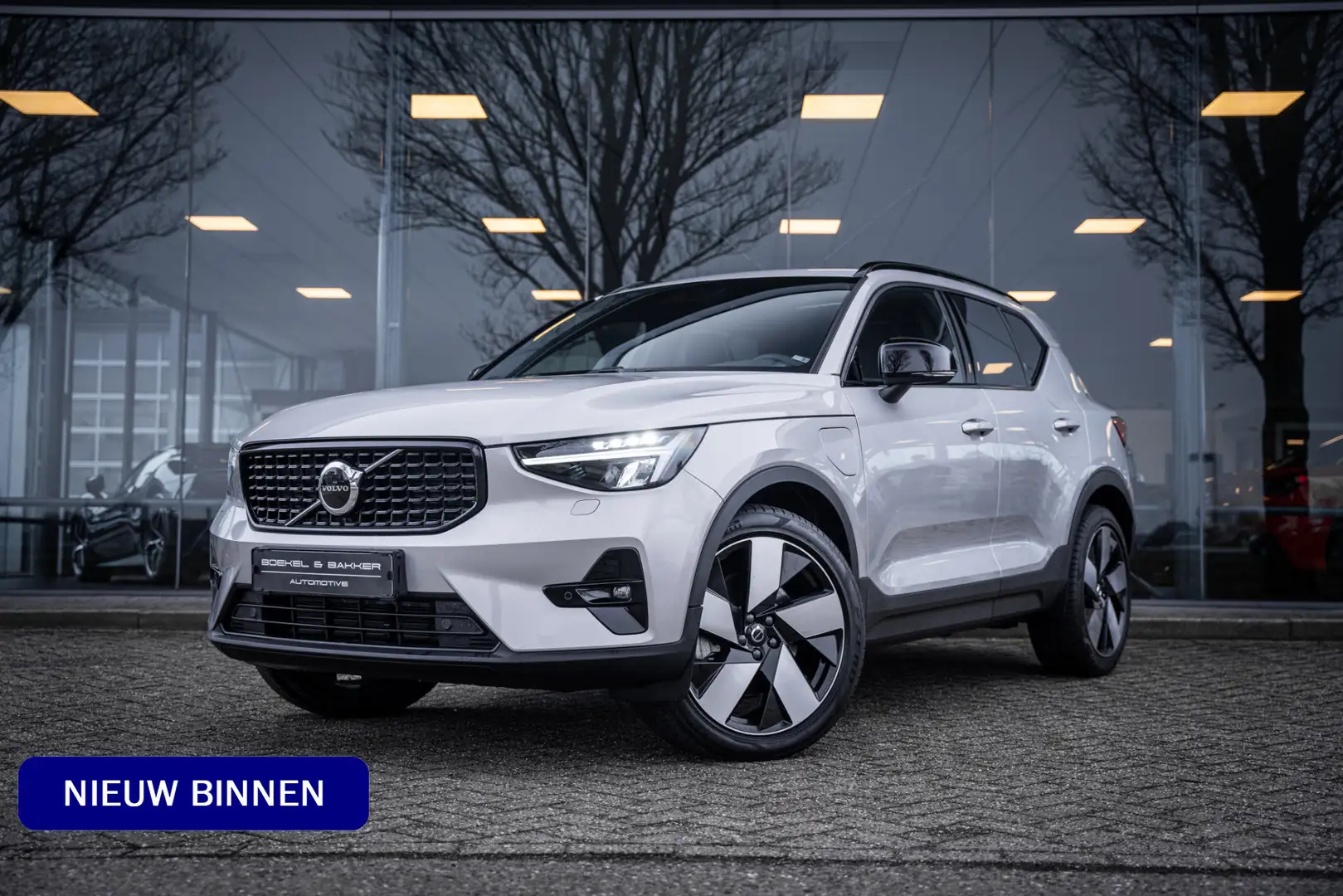 Volvo XC40 T4 Recharge Ultimate Dark ** Panodak ** Harman/Kar Silber - 1