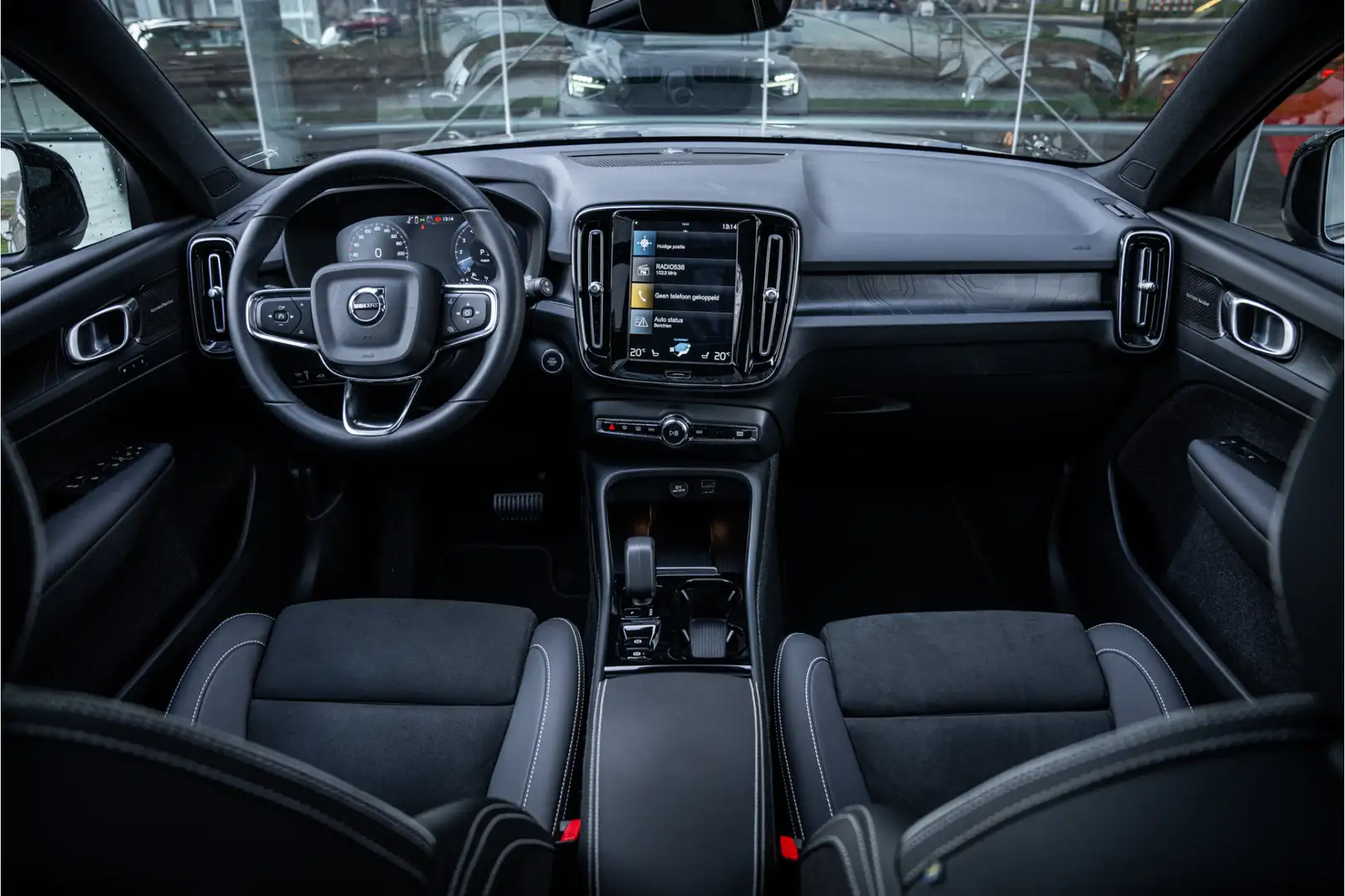 Volvo XC40 T4 Recharge Ultimate Dark ** Panodak ** Harman/Kar Silber - 2