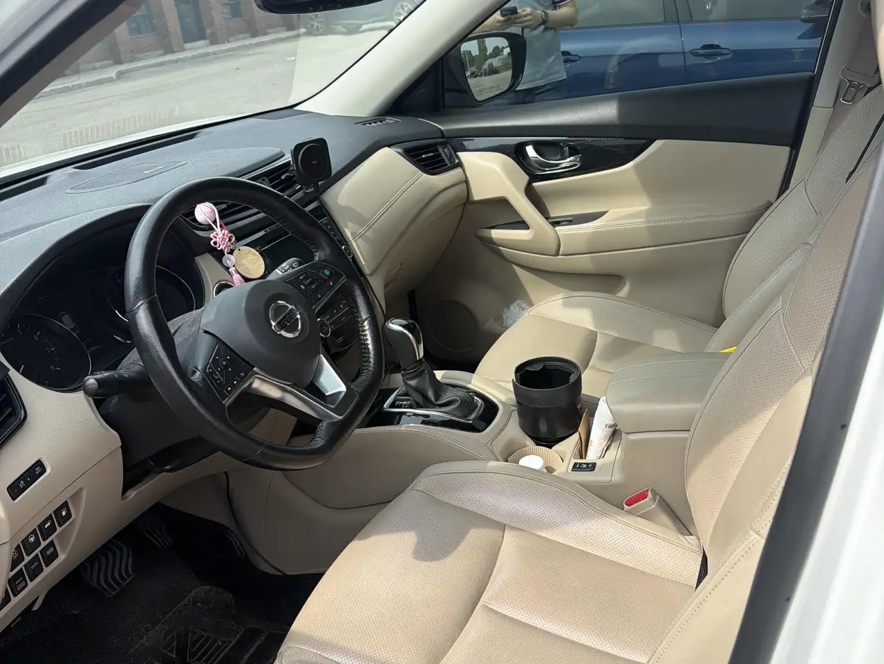 Nissan Rogue снимка Nissan Rogue