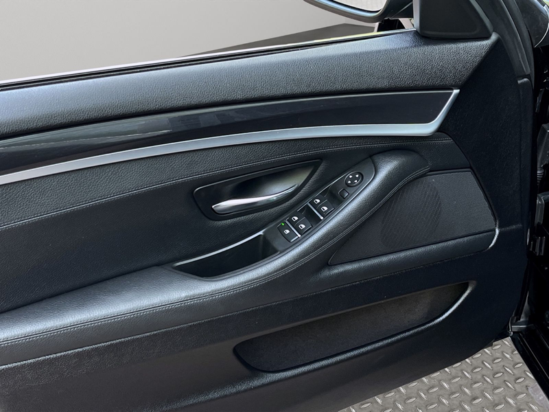 BMW 520 d AUTOM NAVI 1.HAND LEDER SCHECKHEFT GARANTIE — photo 12