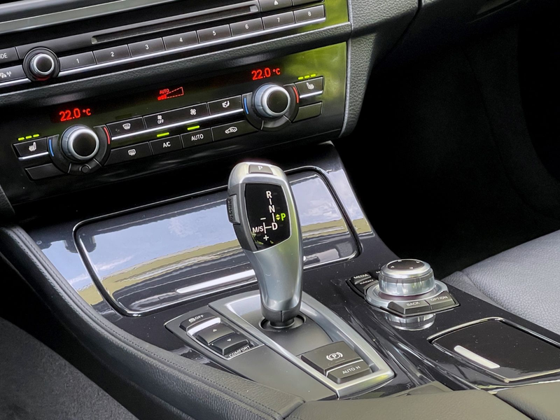 BMW 520 d AUTOM NAVI 1.HAND LEDER SCHECKHEFT GARANTIE — photo 14