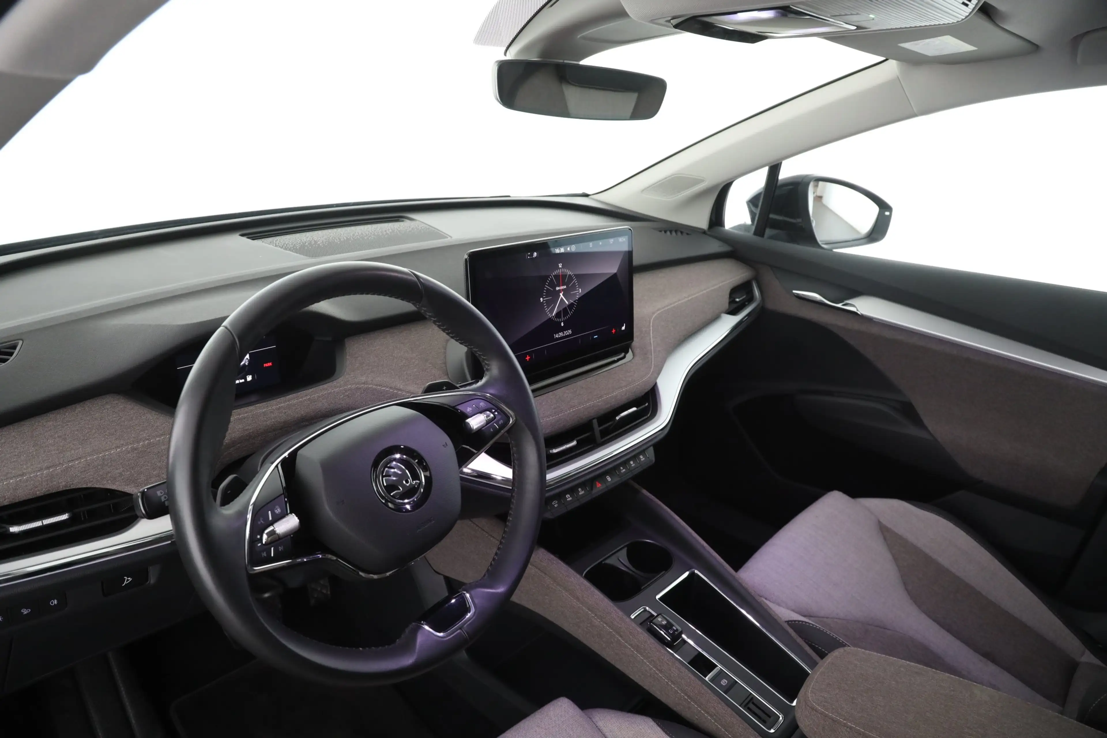 Skoda Enyaq iV 80x Lodge | NAVI | LED | AHK | SITZH. | — photo 11