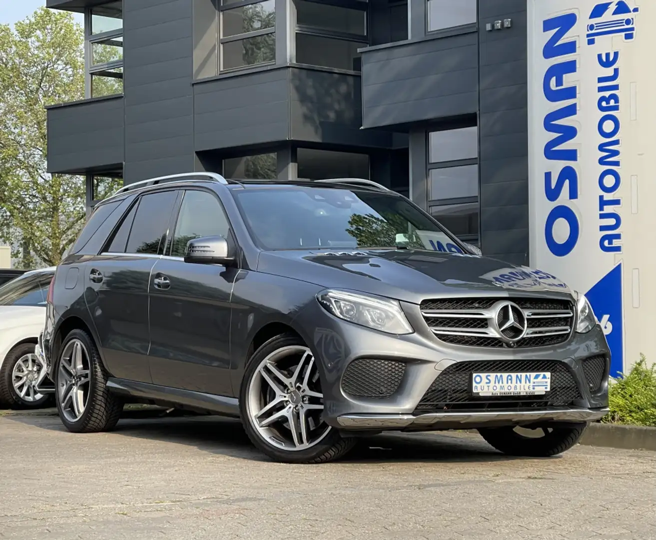 Mercedes-Benz GLE 500 4Matic 9G-TRONIC AMG Line NP:121.133,00€ Grey - 1