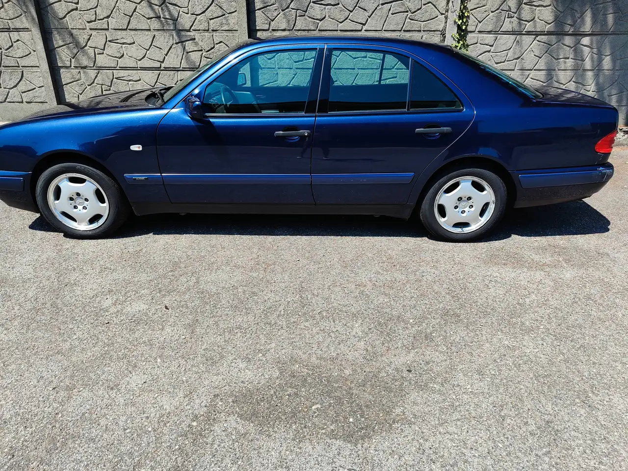 Mercedes-Benz 200 E 200 Kompressor Classic, foto 1