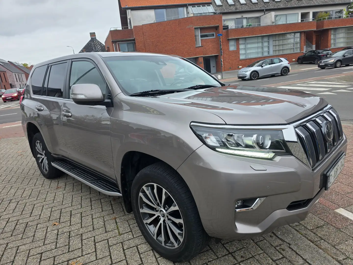 Toyota Land Cruiser Land Cruiser 2.8 D-4D Premium A/T (EU6.2) Bronze - 2