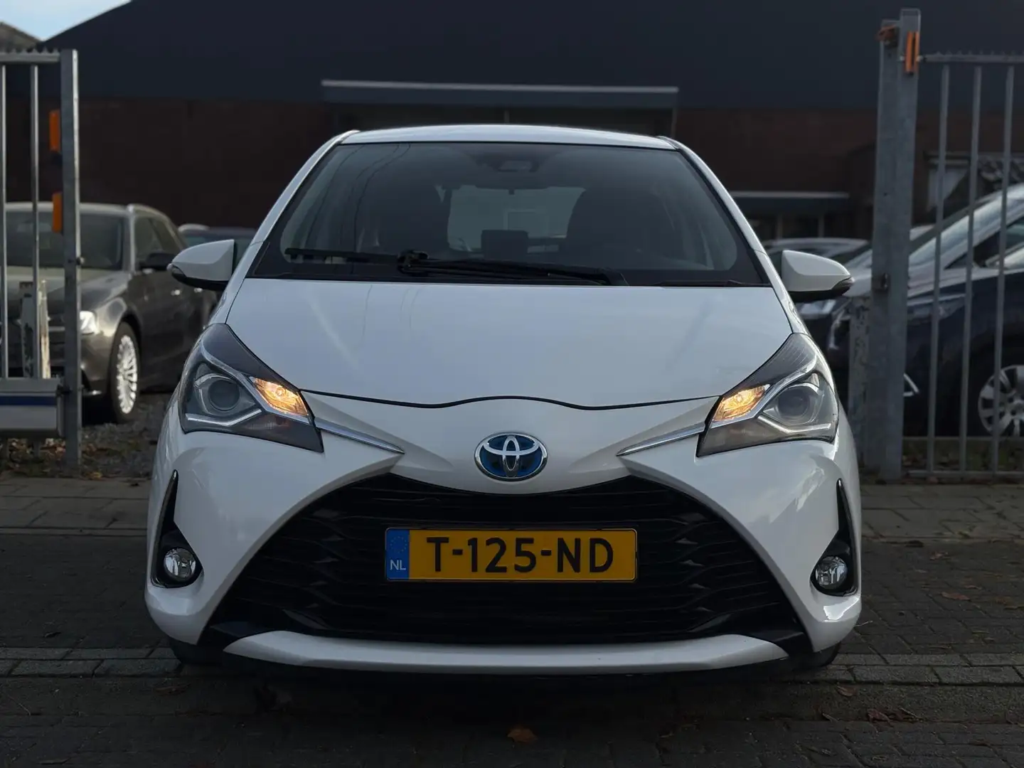 Toyota Yaris 1.5 Hybrid Active | A.Camera | Climate control | 1 Weiß - 2