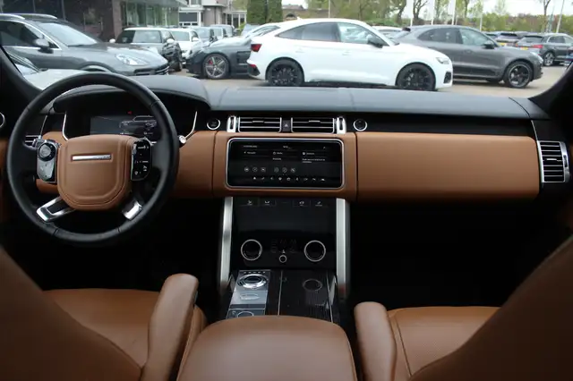 Land Rover Range Rover view 2