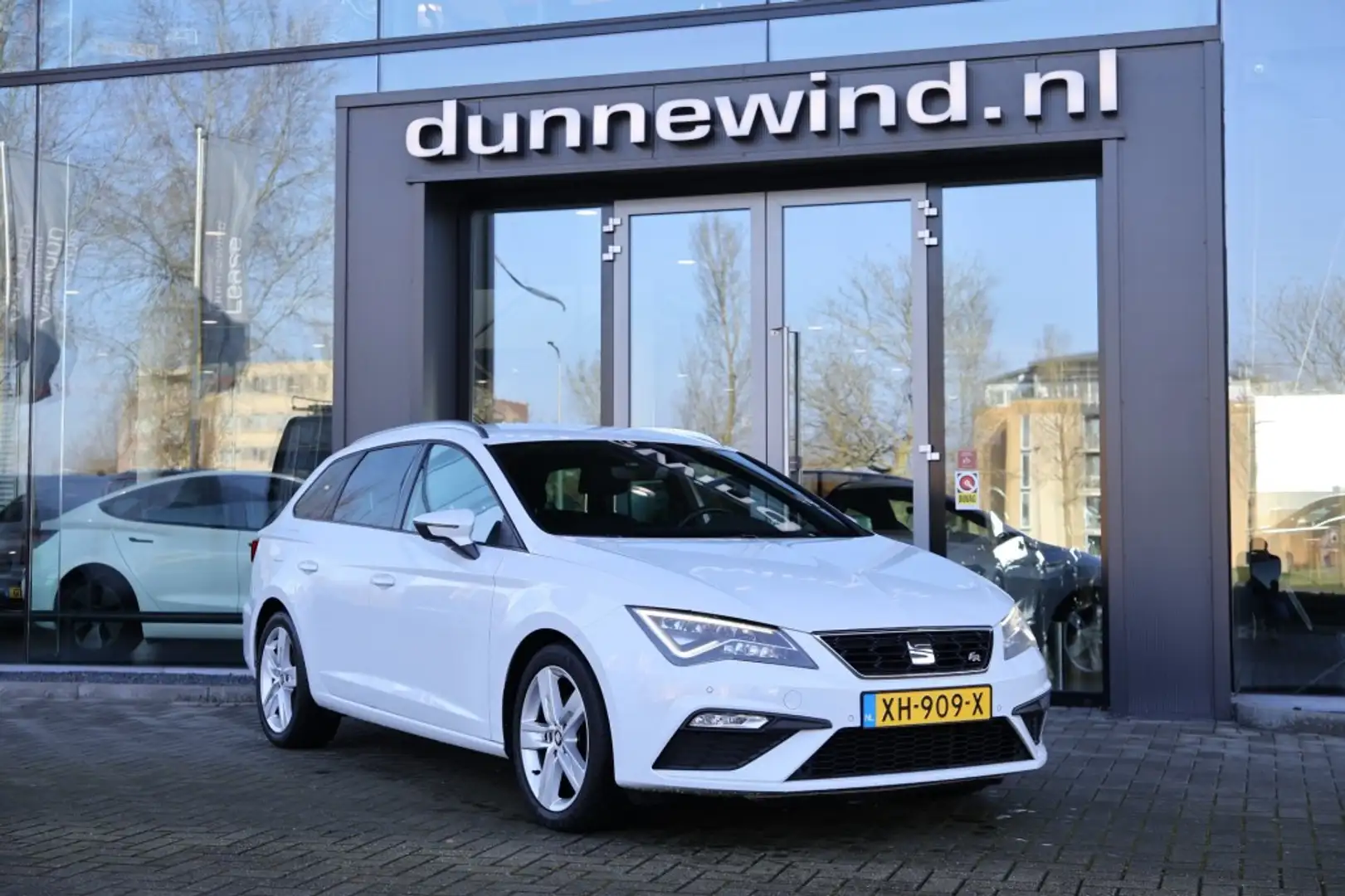 SEAT Leon 1.5 TSI FR LED*CARPLAY*VIRTUAL*KEYLESS*SEAT DRIVE* Weiß - 2
