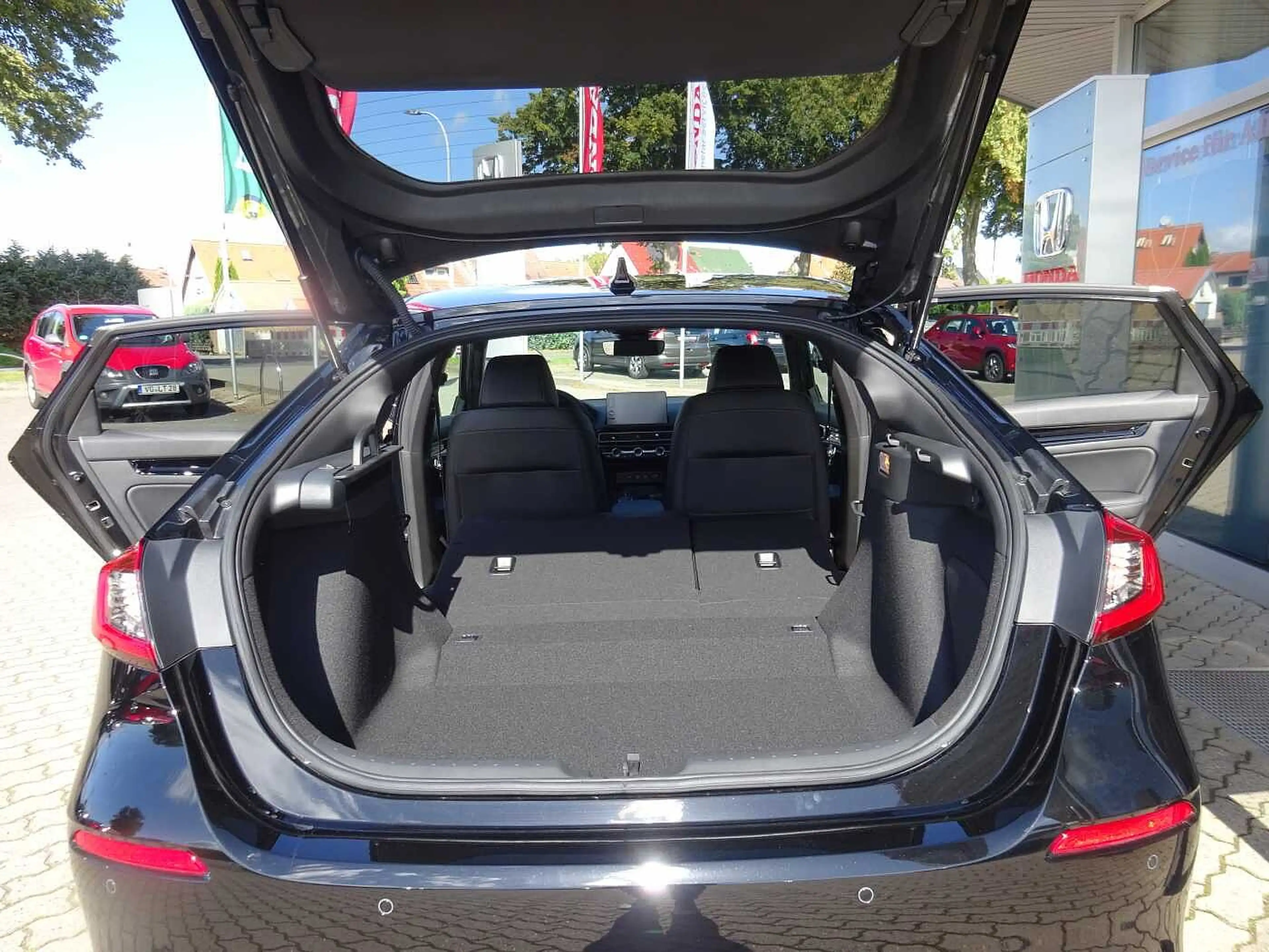 Honda Civic e:HEV 2.0 i-MMD Hybrid Advance *Adaptives Fernlich — photo 11