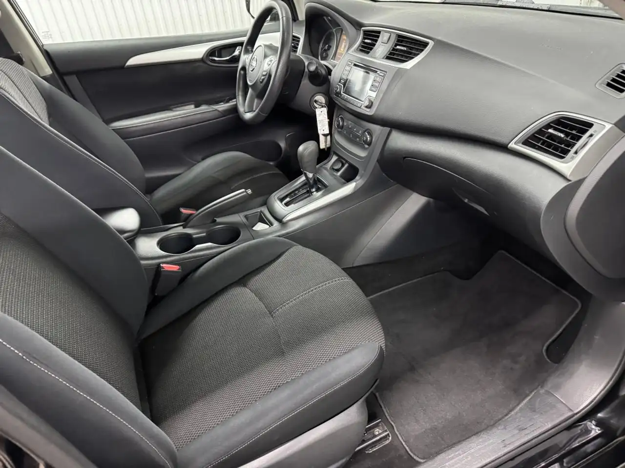 Nissan Sentra снимка Nissan Sentra